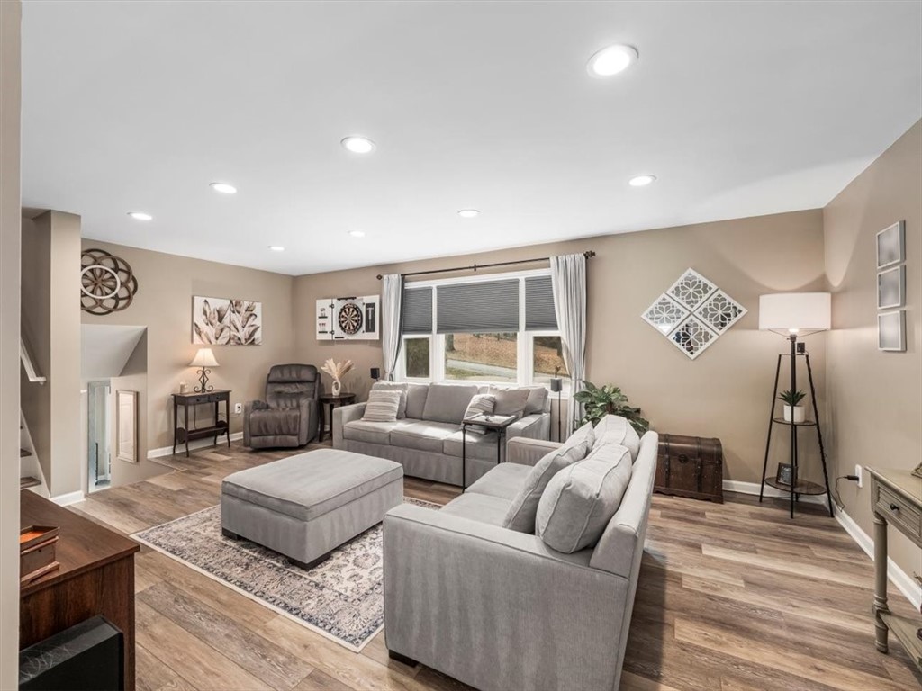 155 W Woodland Dr