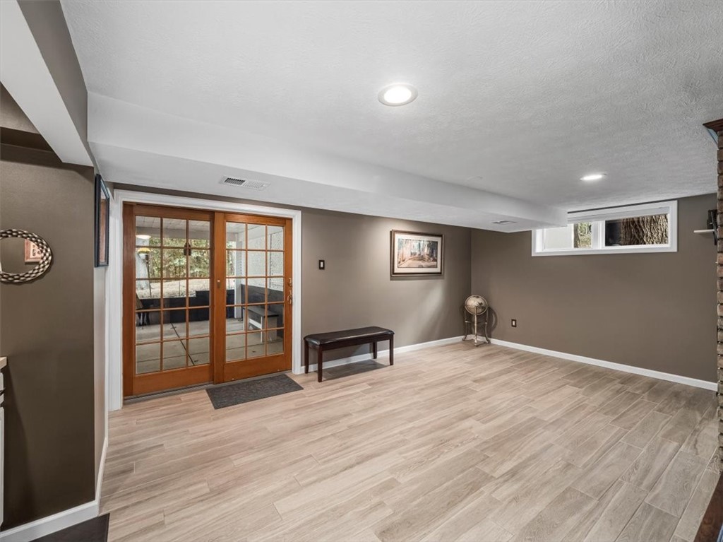 155 W Woodland Dr