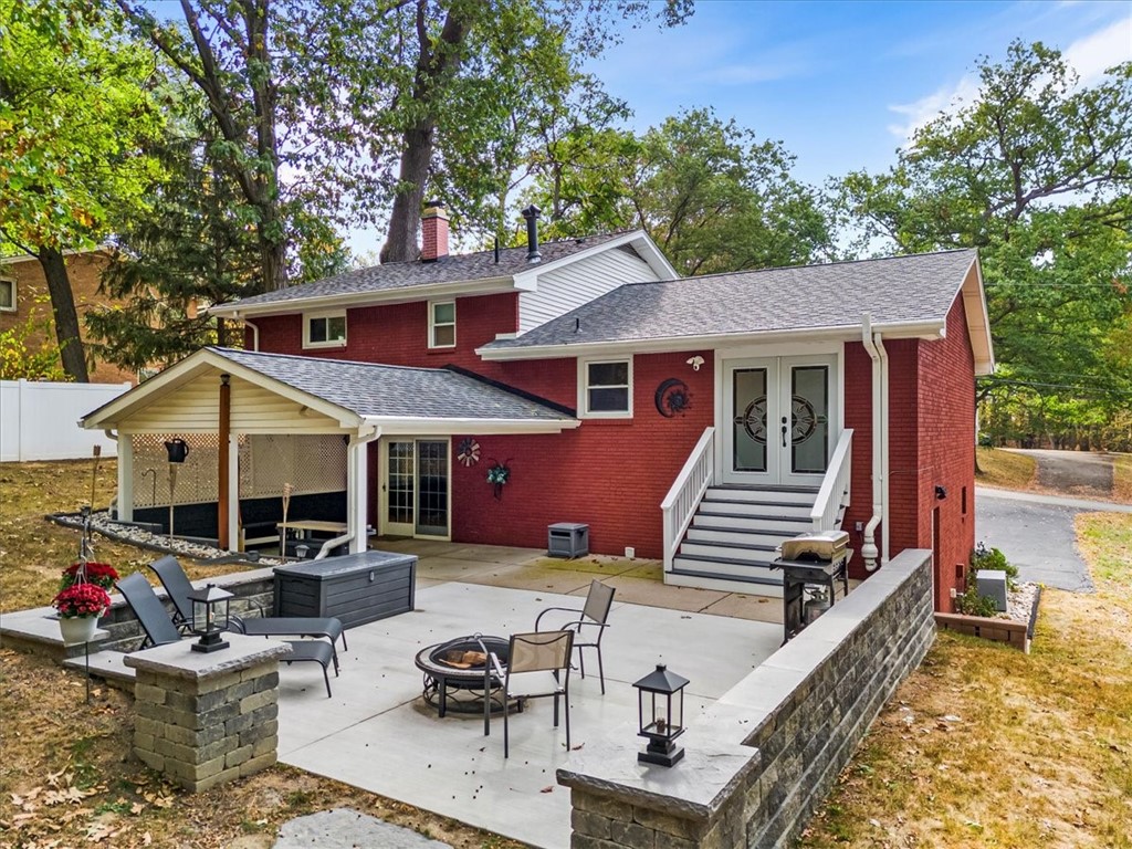 155 W Woodland Dr