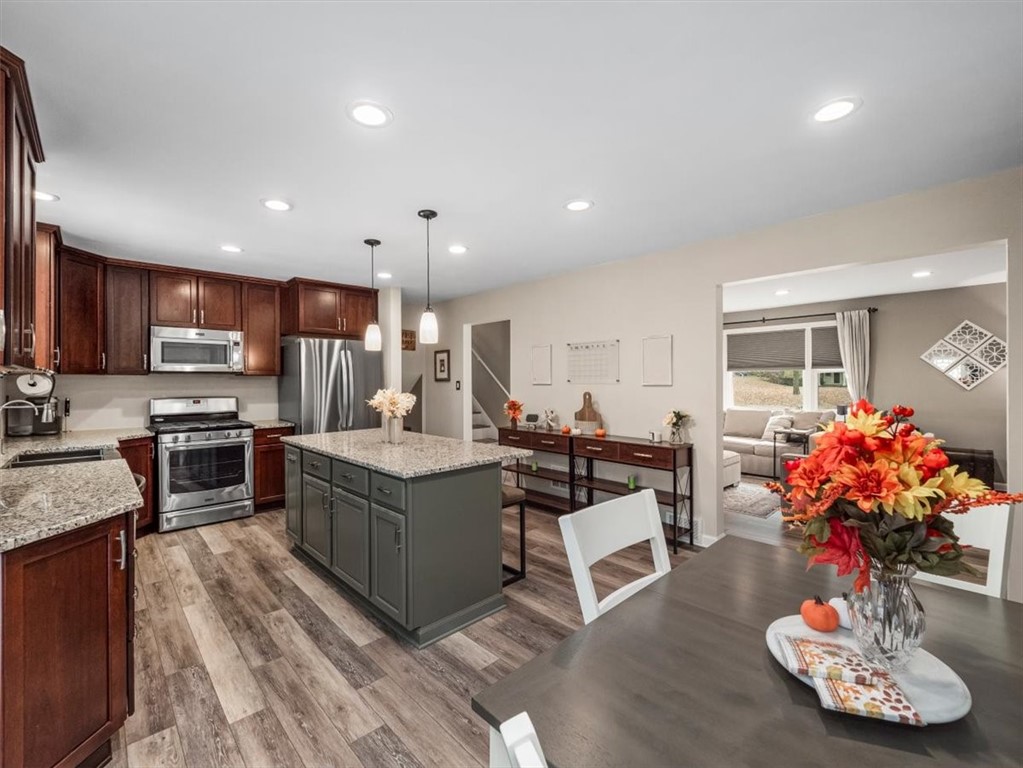 155 W Woodland Dr