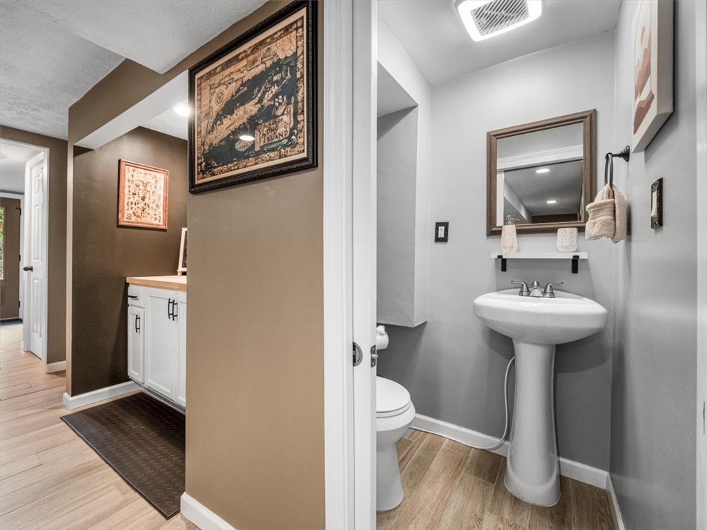 155 W Woodland Dr