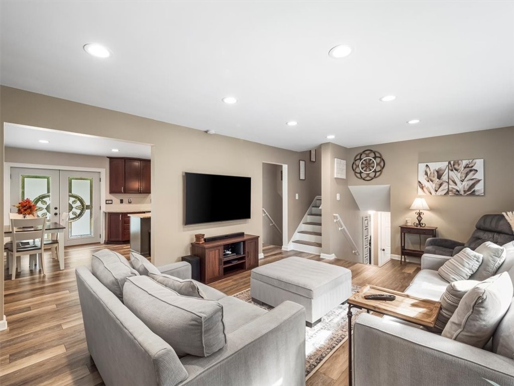 155 W Woodland Dr