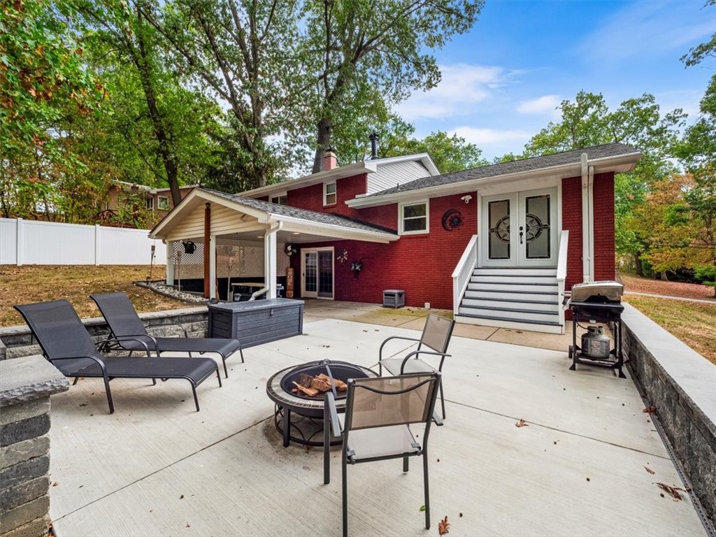 155 W Woodland Dr