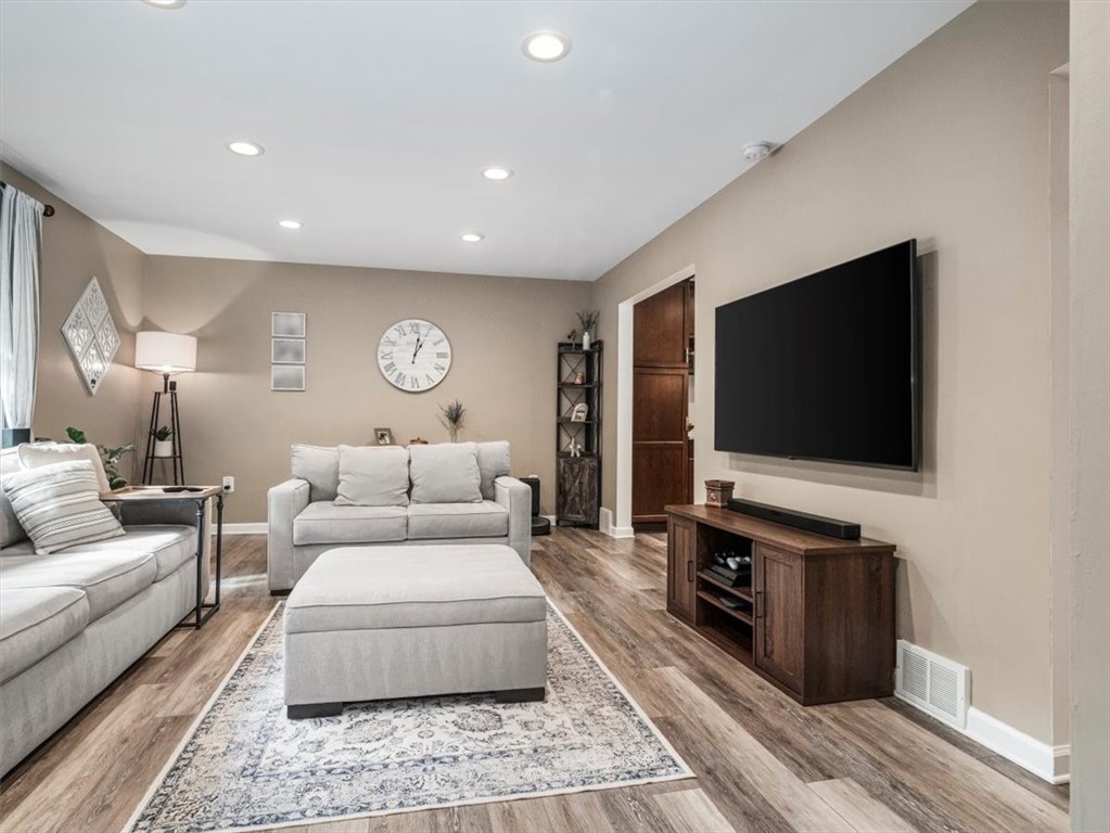 155 W Woodland Dr