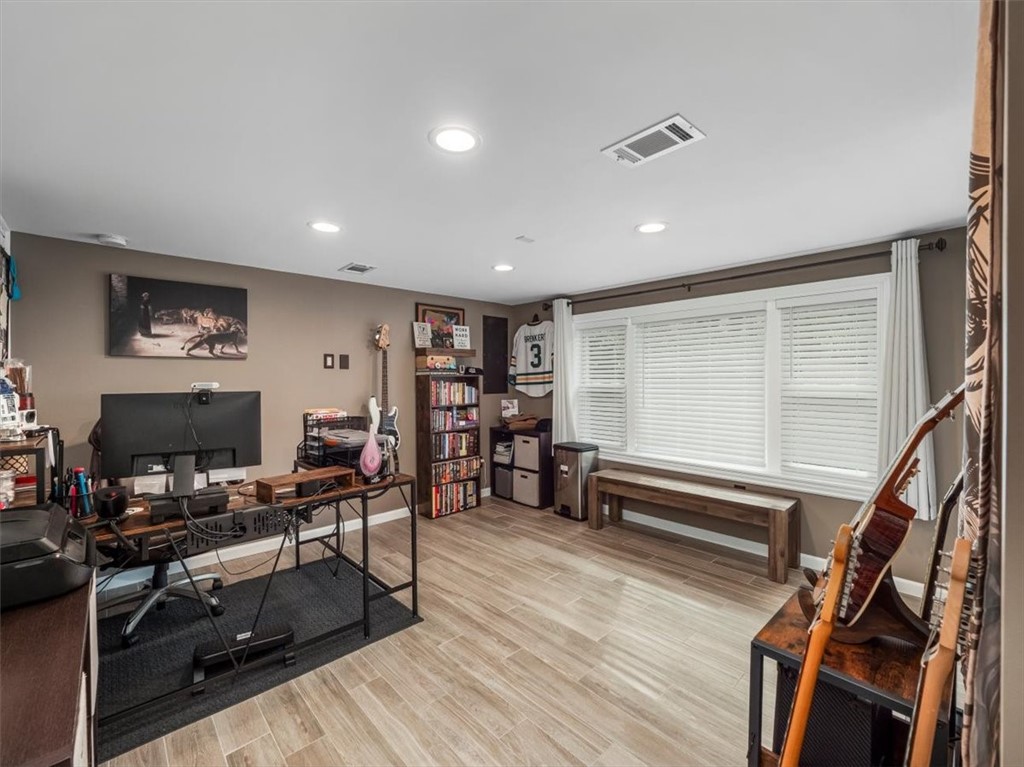 155 W Woodland Dr
