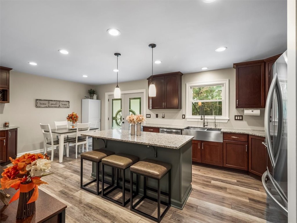 155 W Woodland Dr