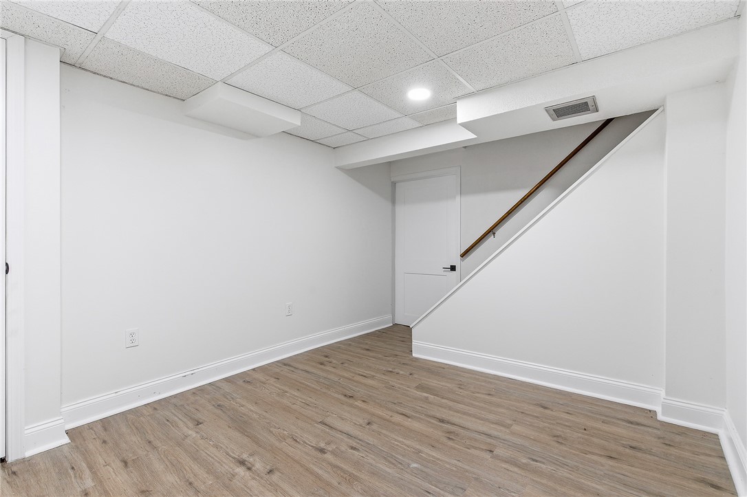3332 Waltham Ave