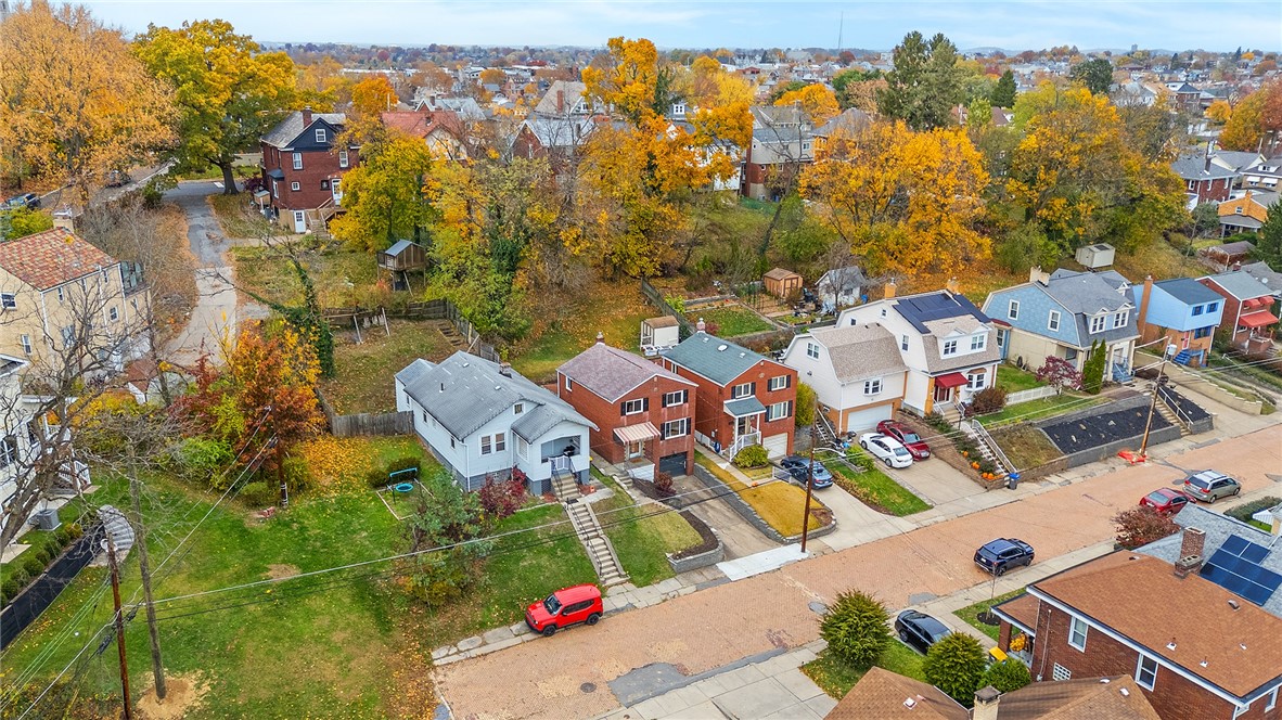 3332 Waltham Ave