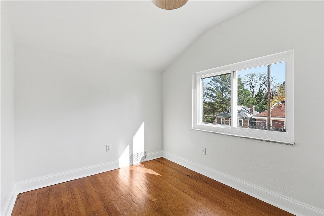 3332 Waltham Ave