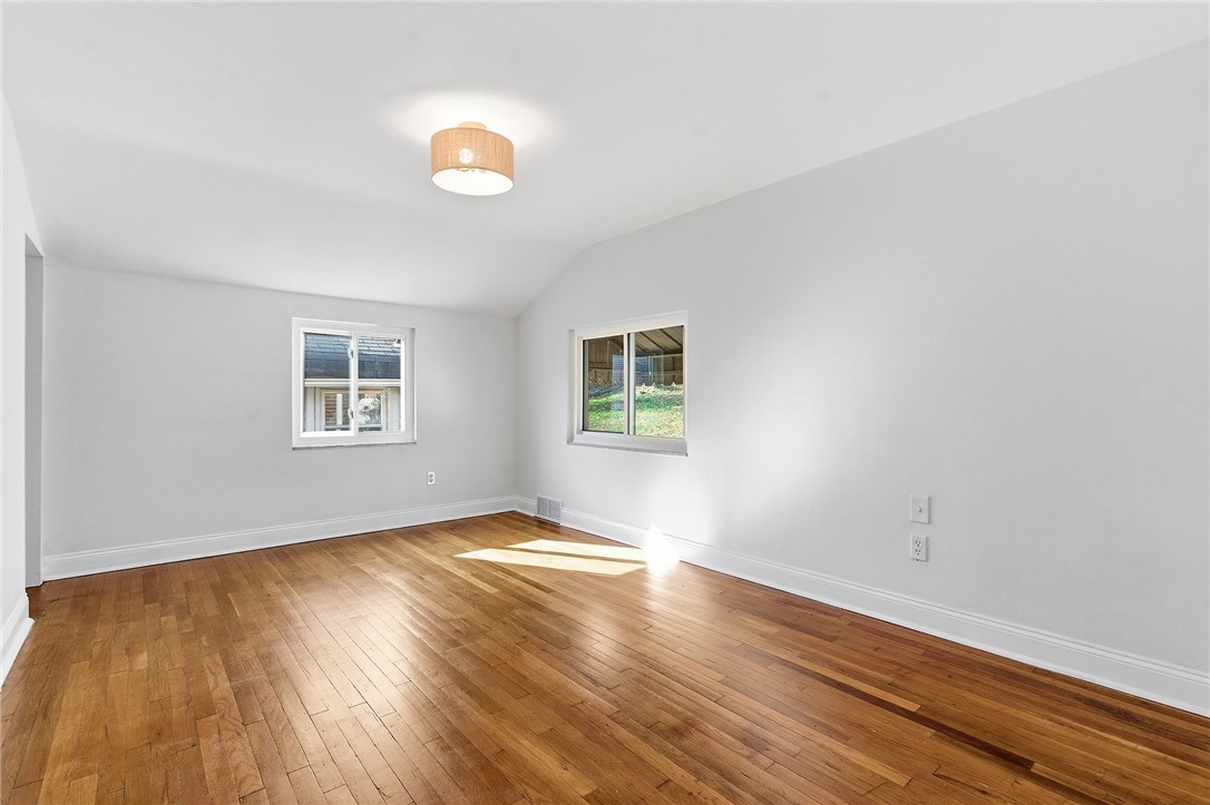 3332 Waltham Ave