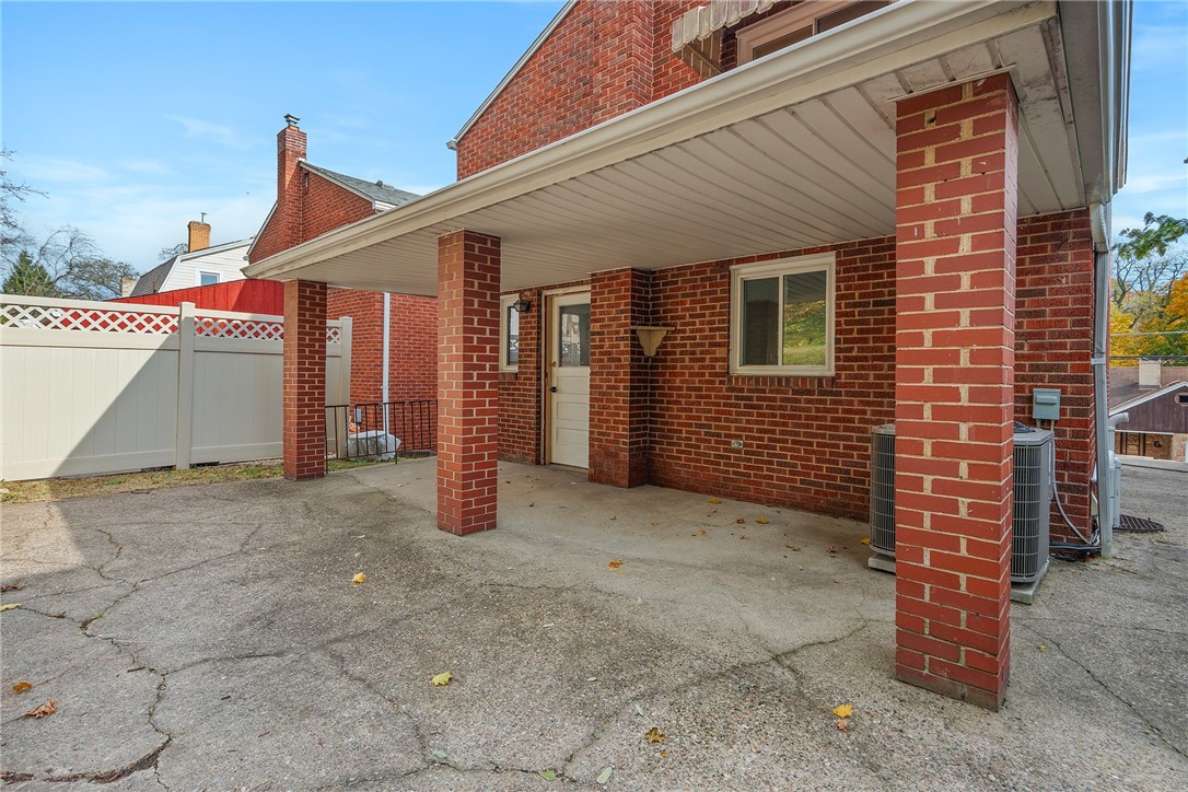 3332 Waltham Ave