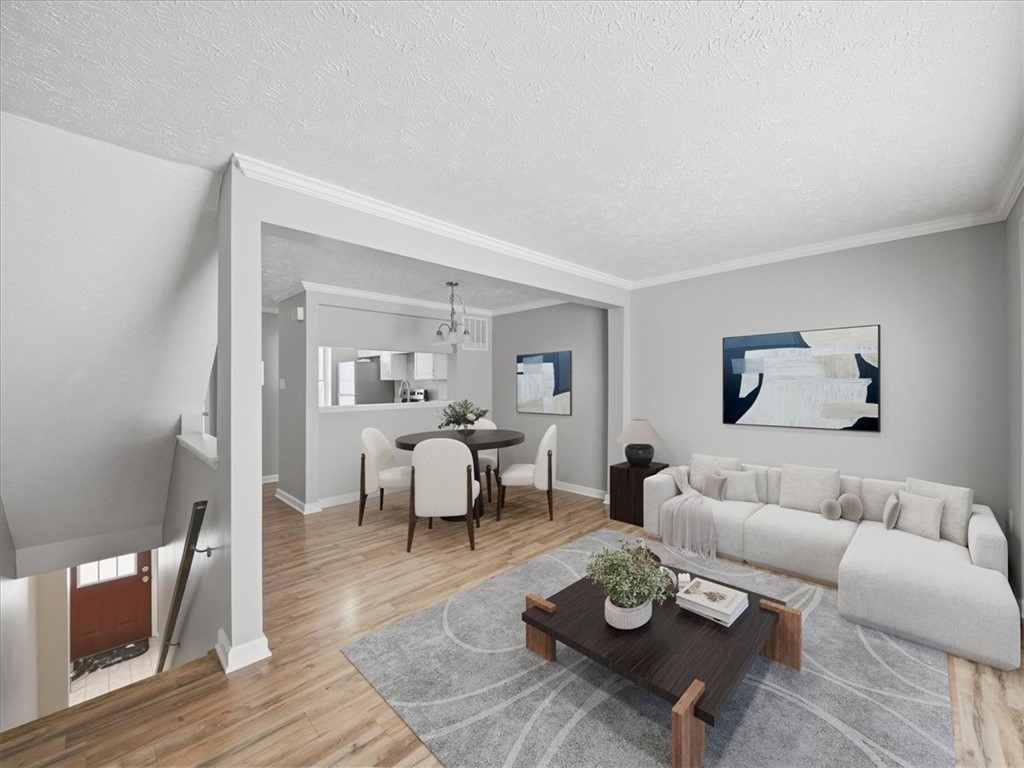 7305 Lafayette Sq