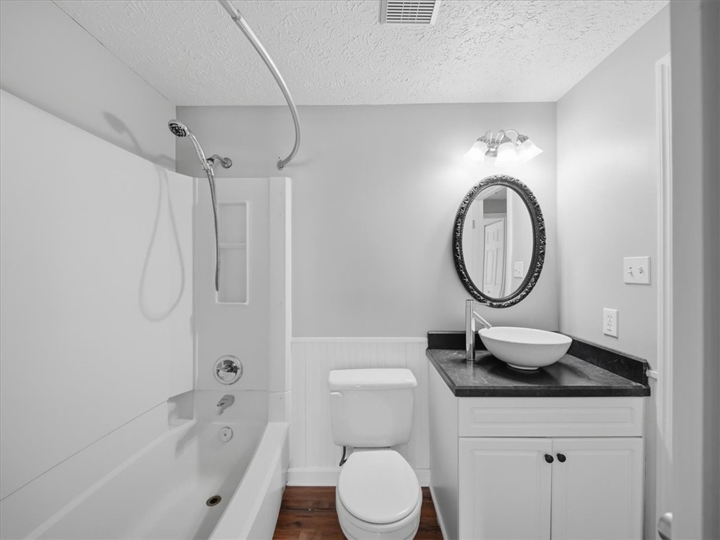 7305 Lafayette Sq