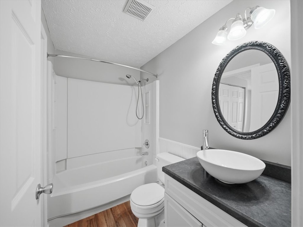 7305 Lafayette Sq