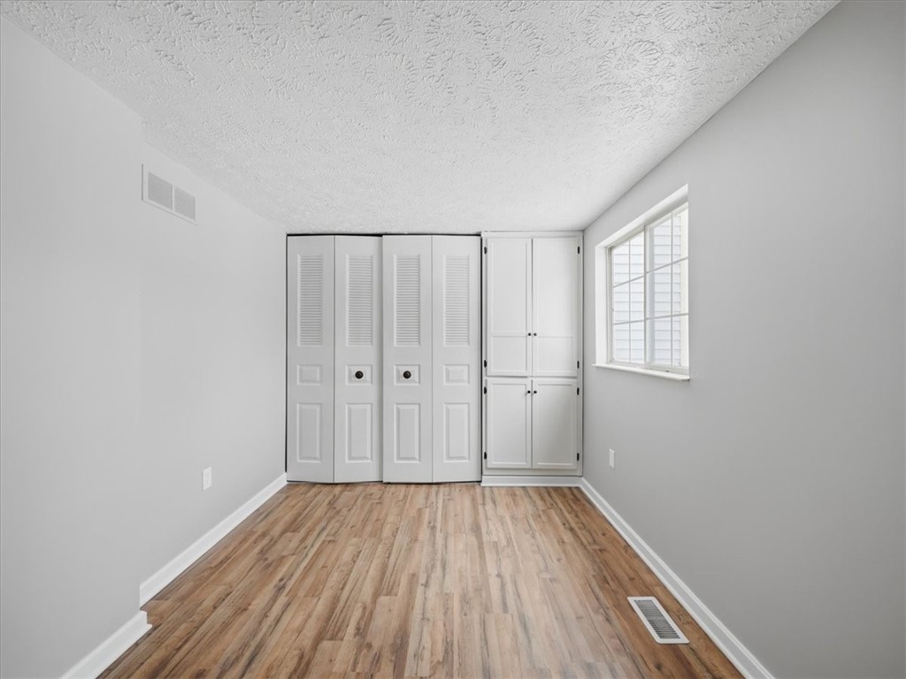7305 Lafayette Sq
