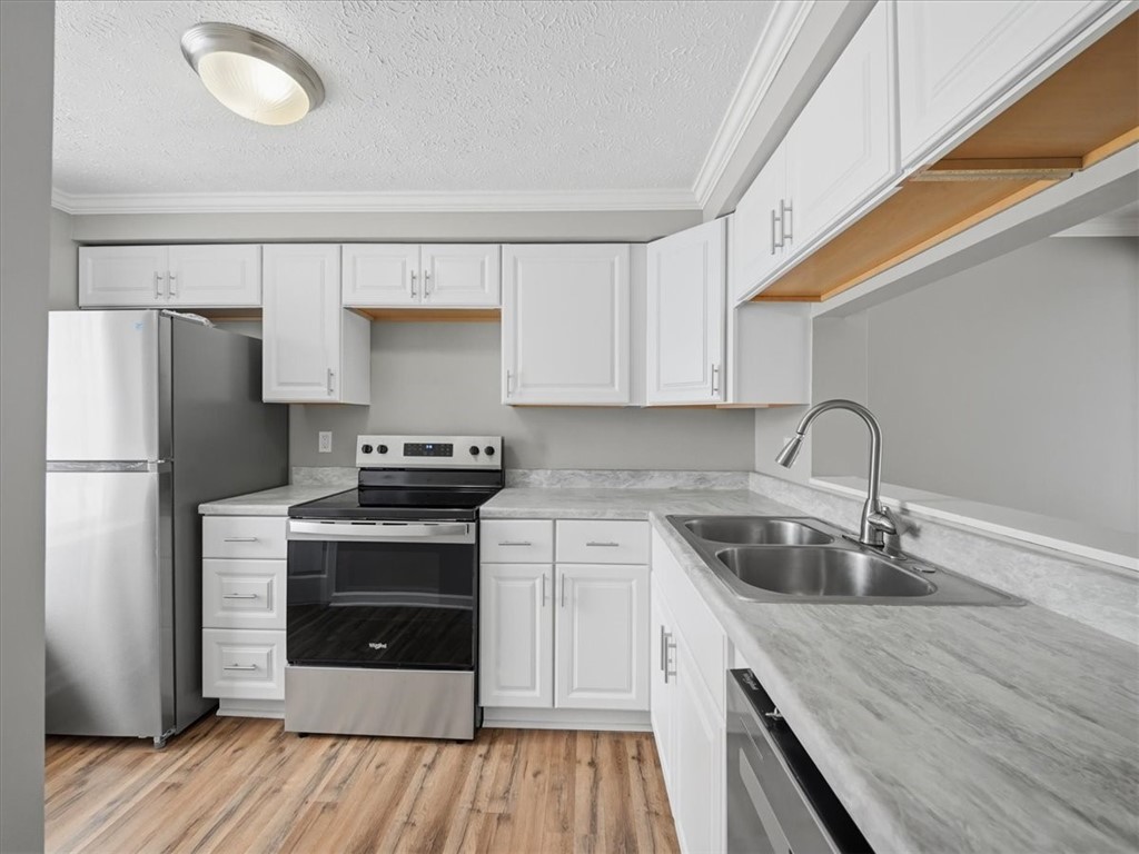 7305 Lafayette Sq