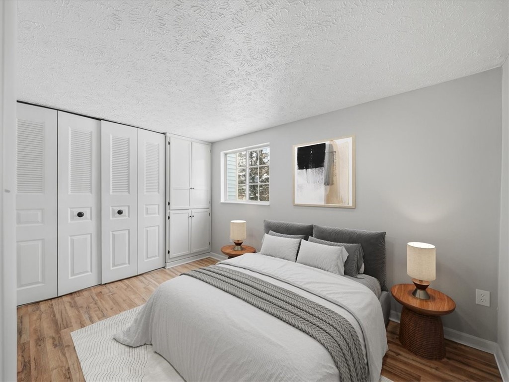 7305 Lafayette Sq