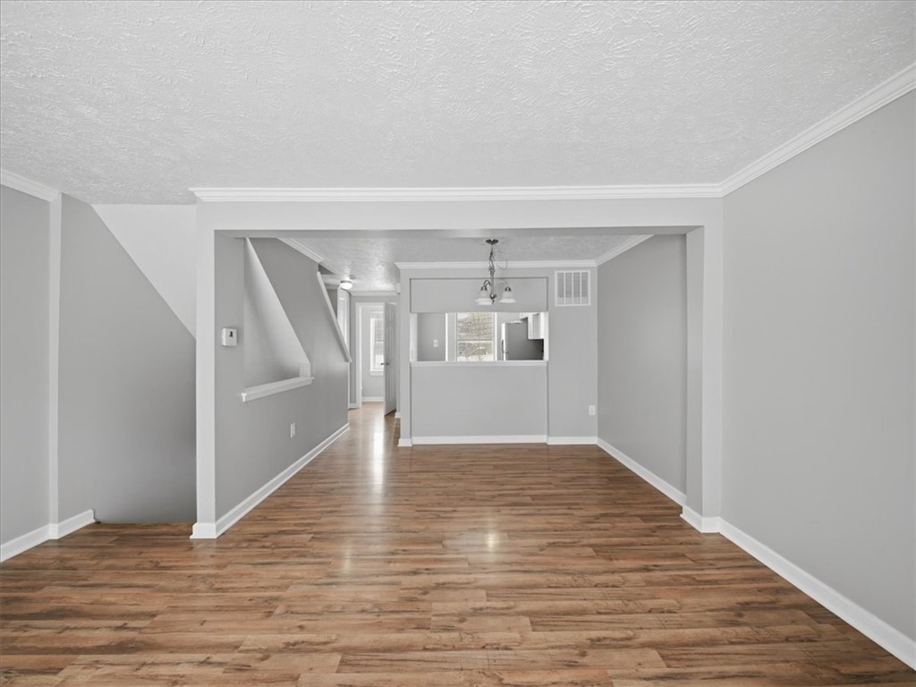 7305 Lafayette Sq