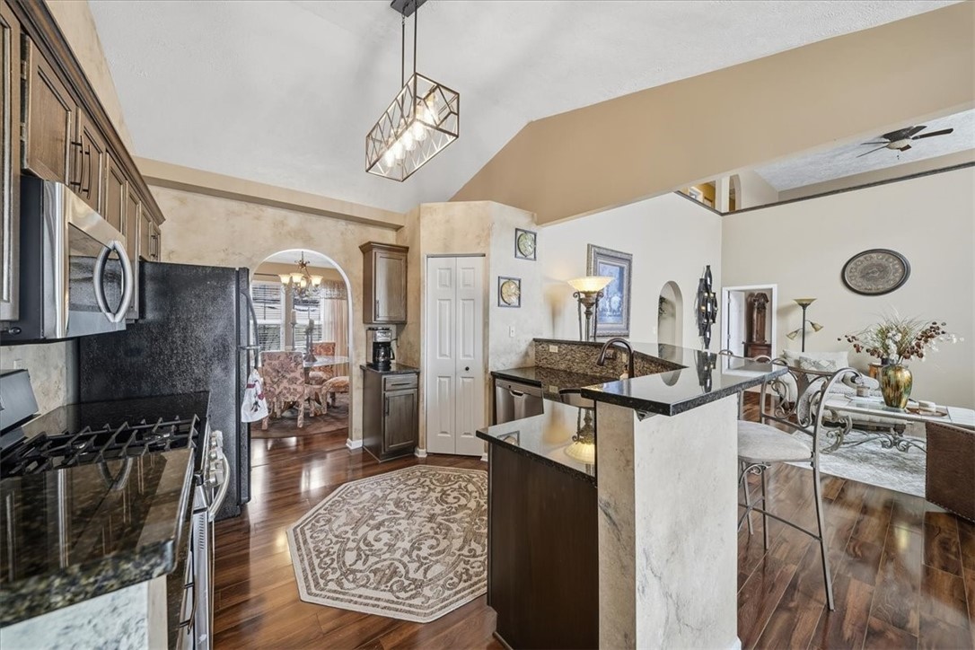 140 Cedar Ridge Dr