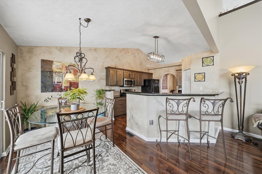 140 Cedar Ridge Dr