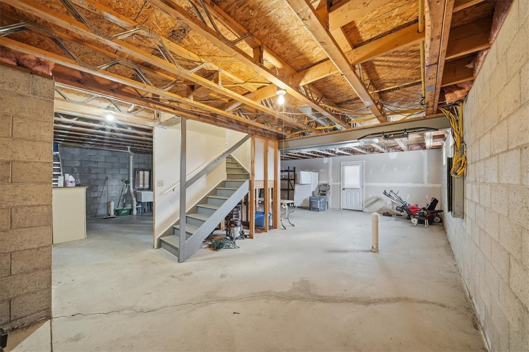 140 Cedar Ridge Dr