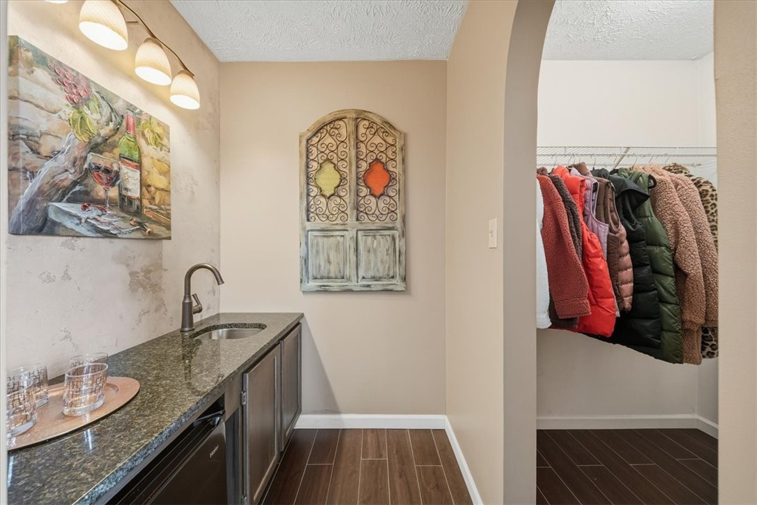 140 Cedar Ridge Dr