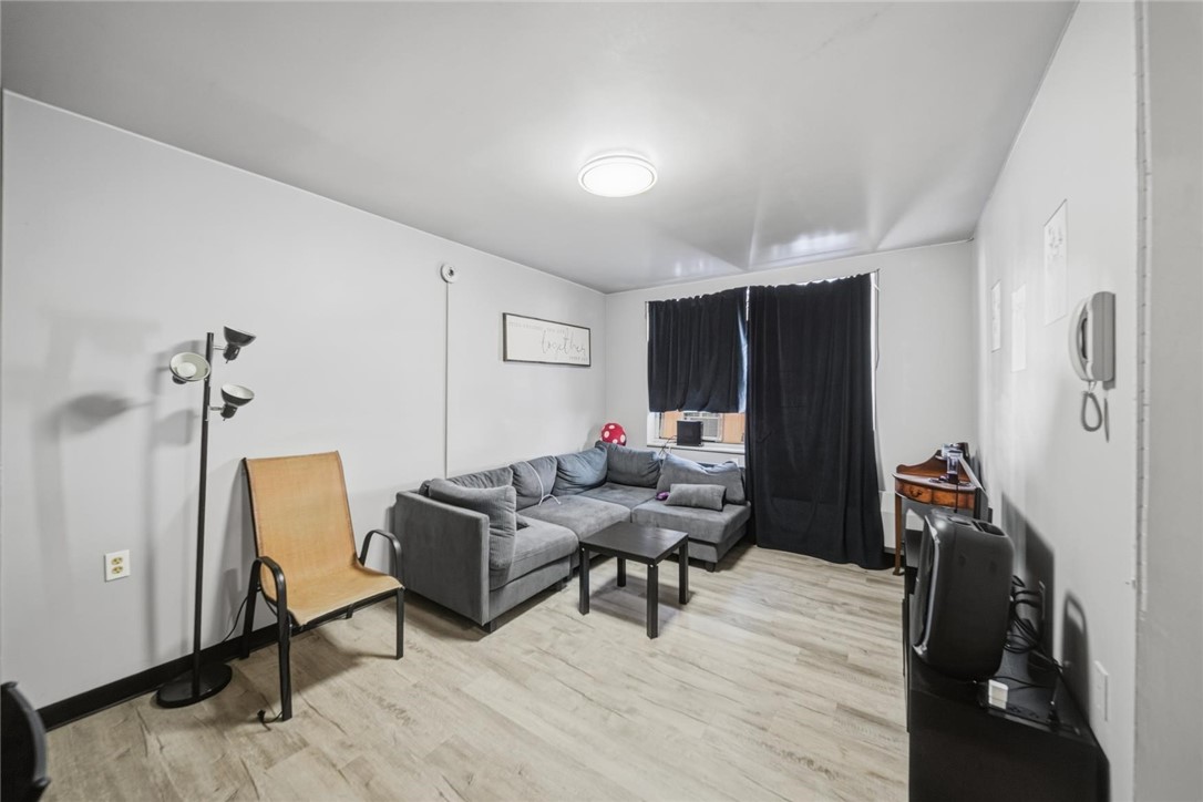 111-121 Locust Street