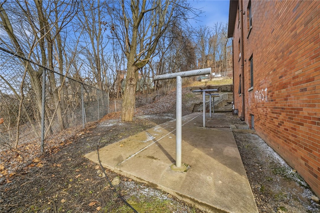 111-121 Locust Street