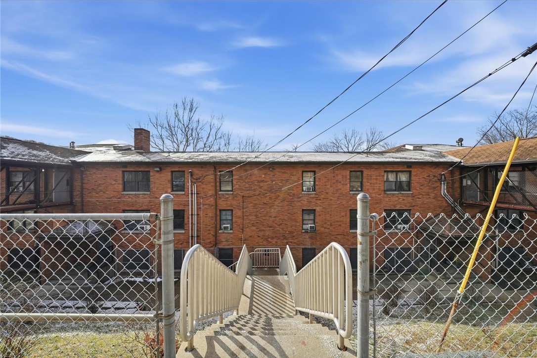 111-121 Locust Street