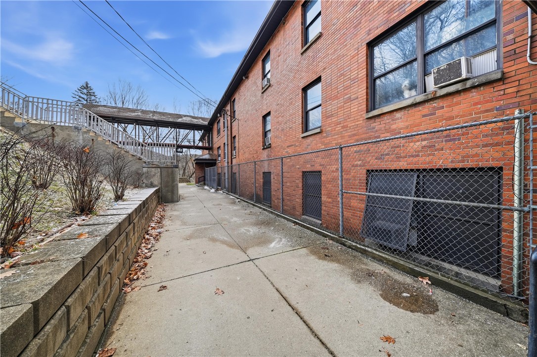 111-121 Locust Street