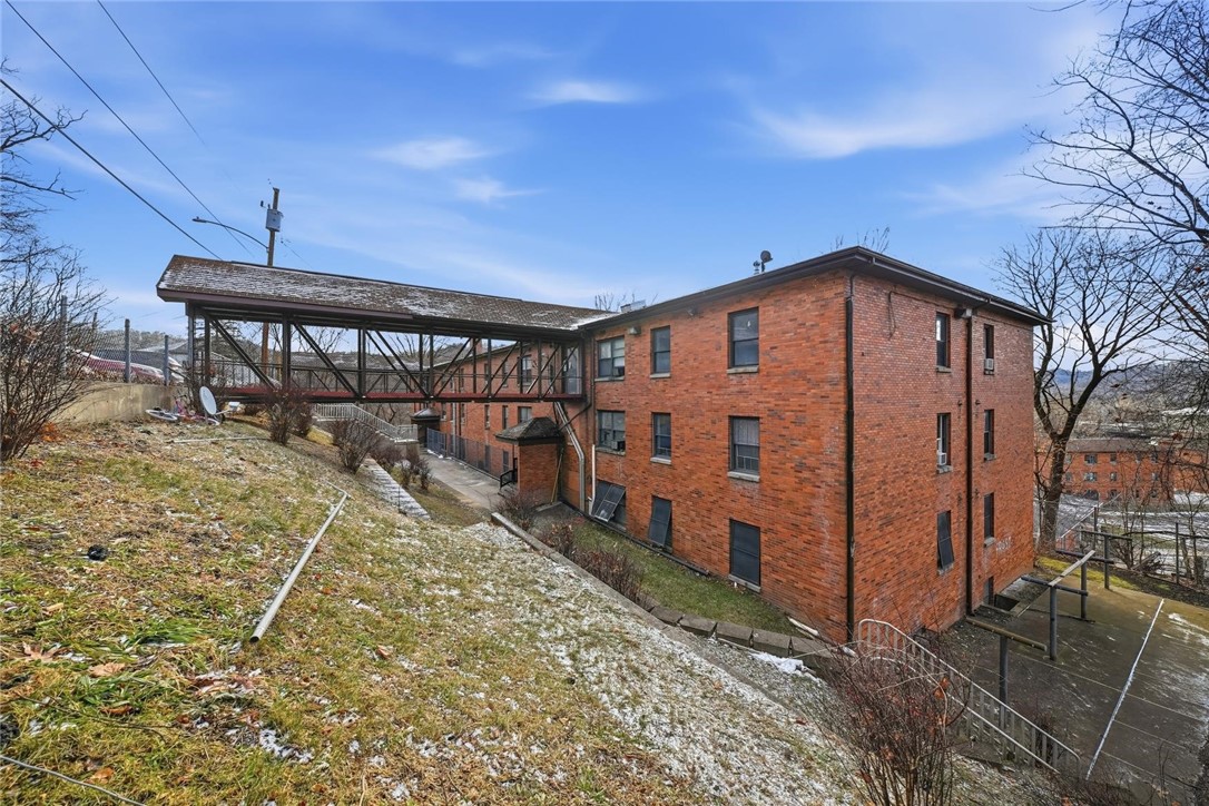 111-121 Locust Street