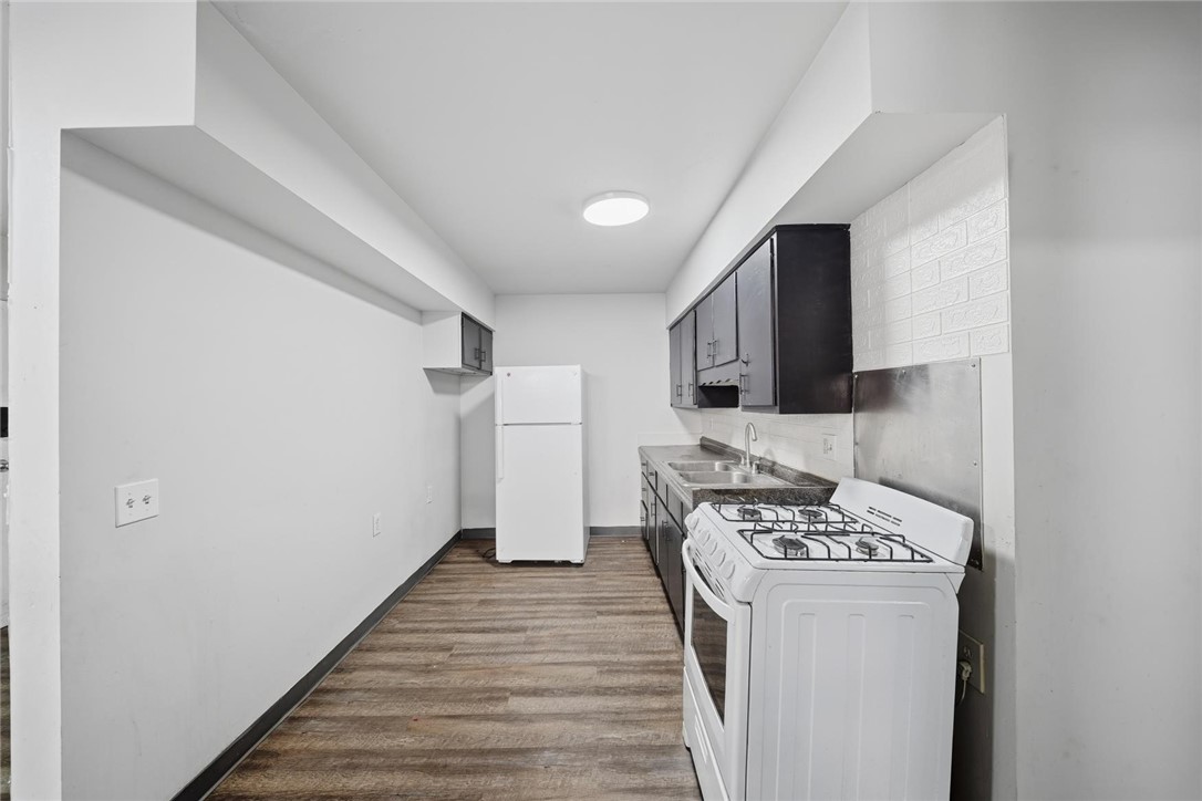 111-121 Locust Street