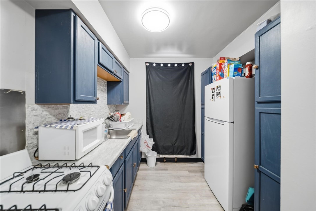 111-121 Locust Street