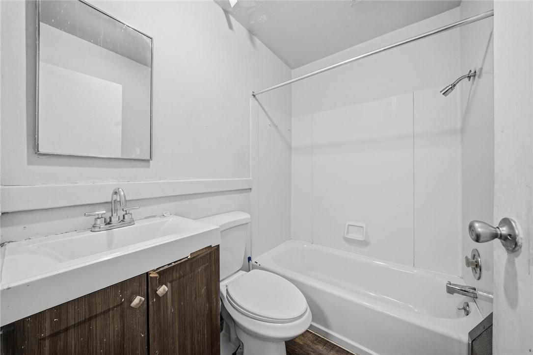 111-121 Locust Street