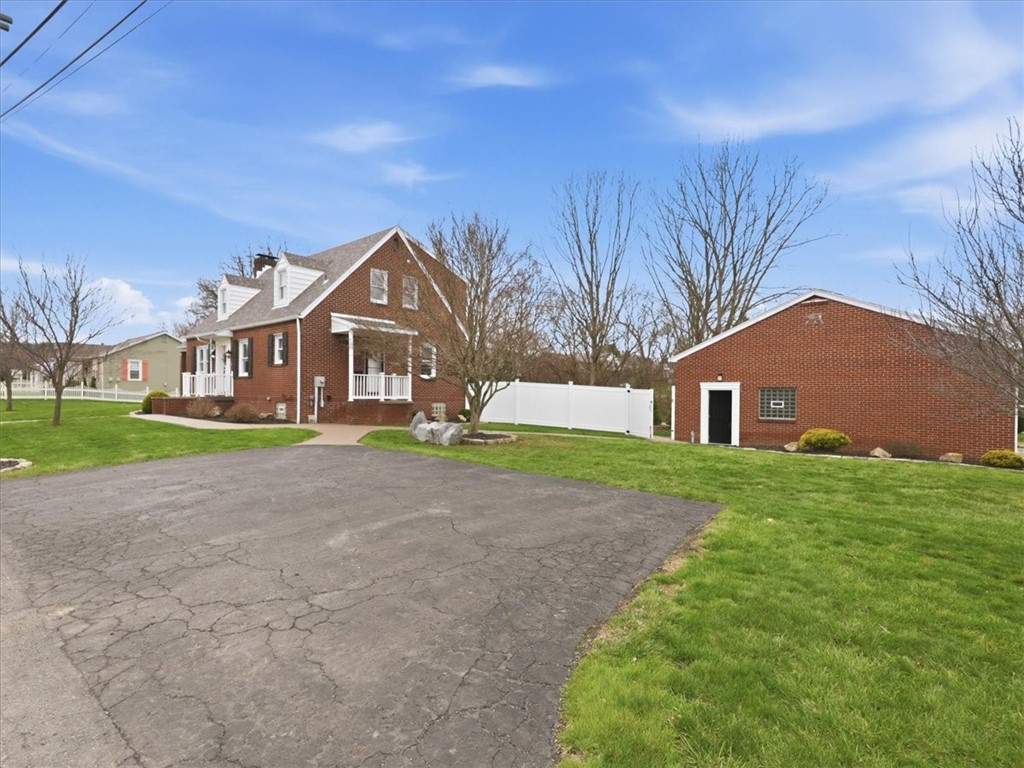 2004 Spring St