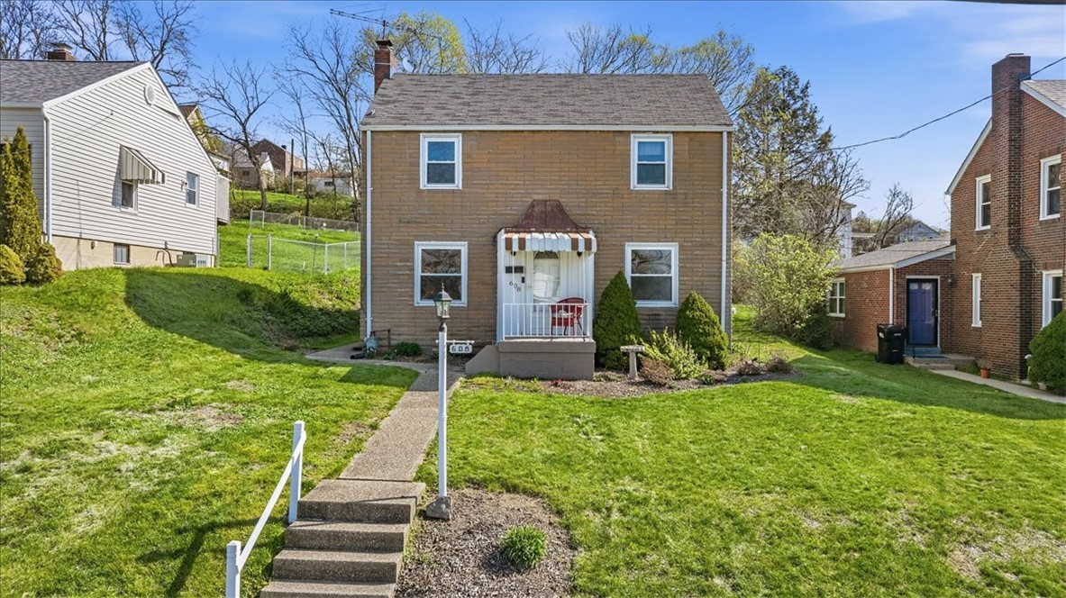 608 Grand Ave