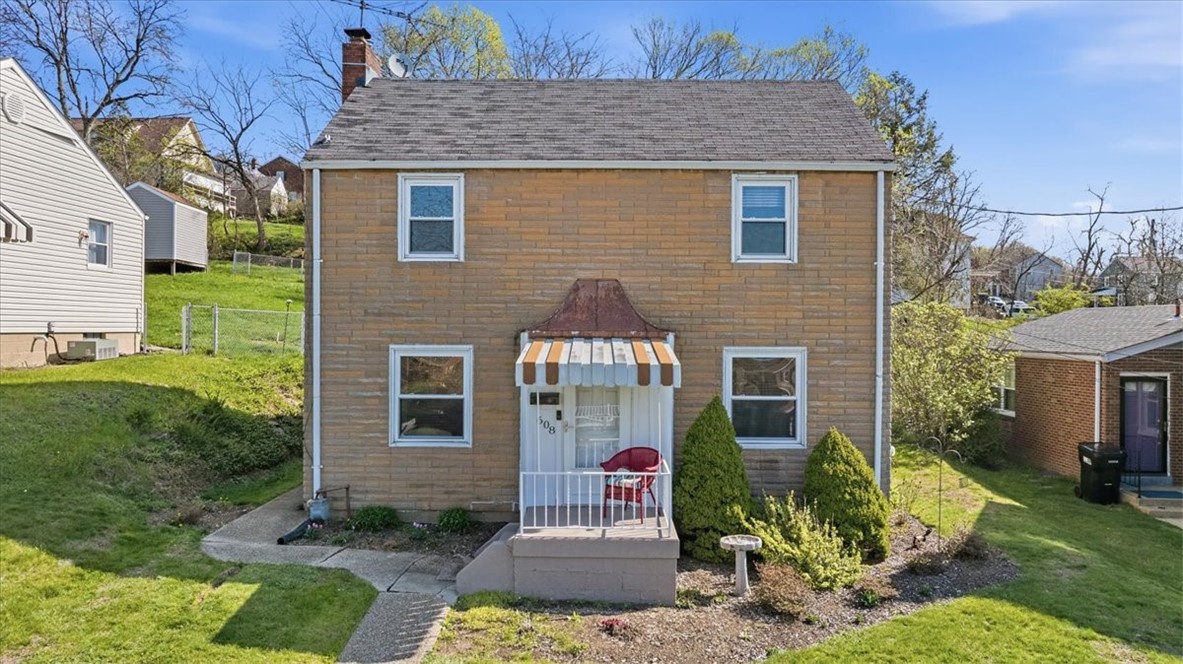 608 Grand Ave