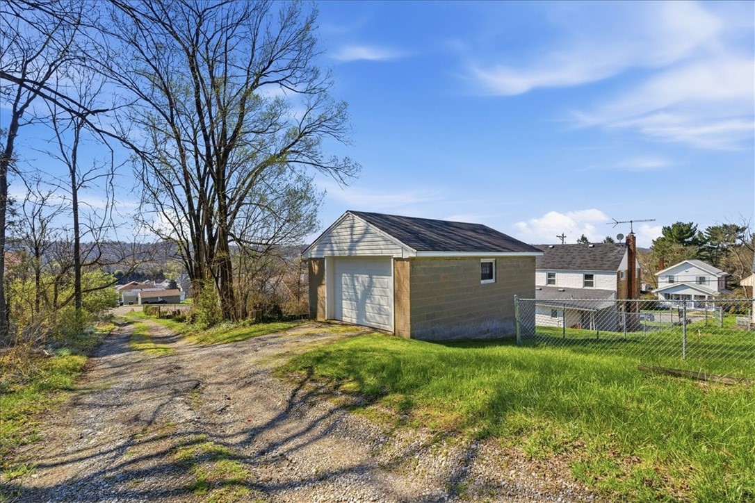 608 Grand Ave