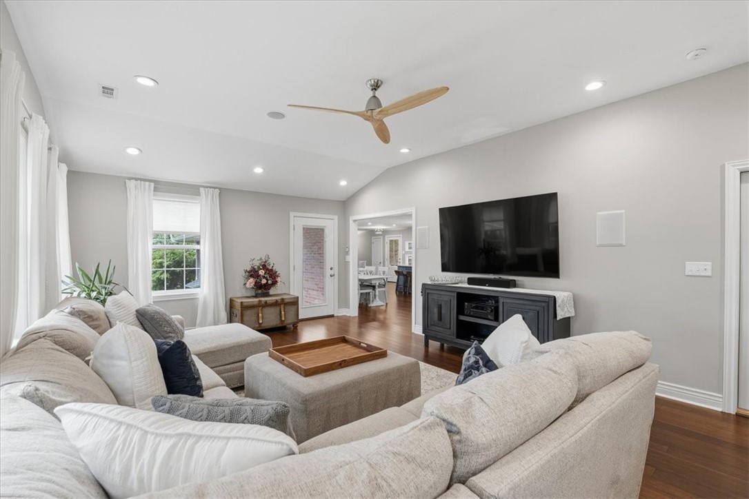 105 Appletree Dr