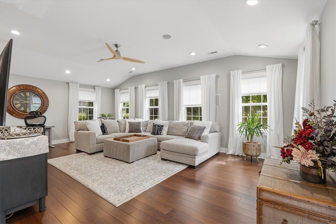 105 Appletree Dr