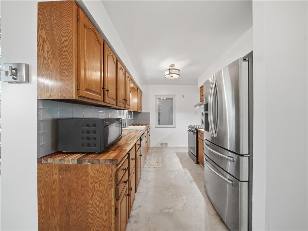 142 Center Grange Rd