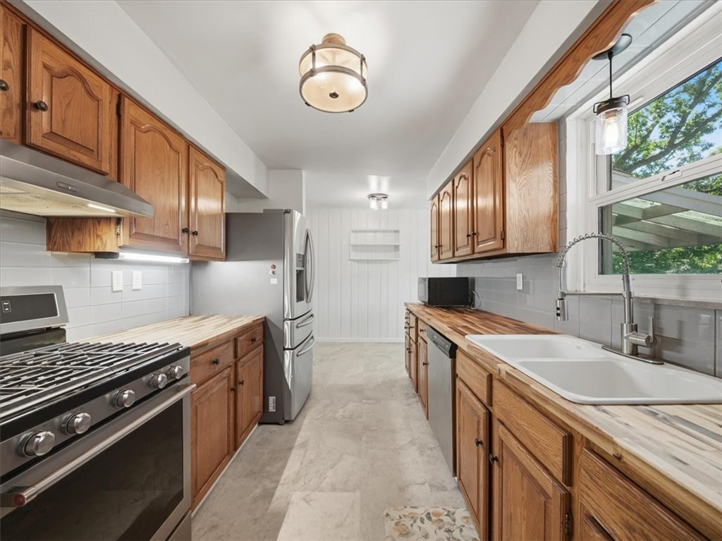 142 Center Grange Rd