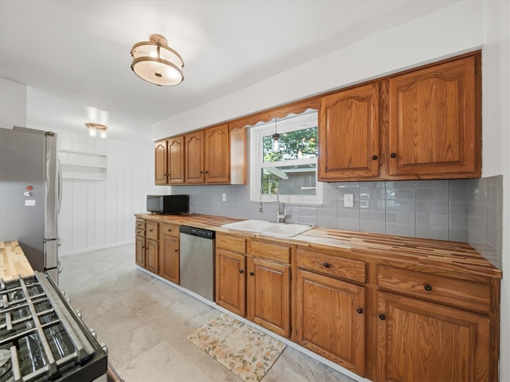 142 Center Grange Rd