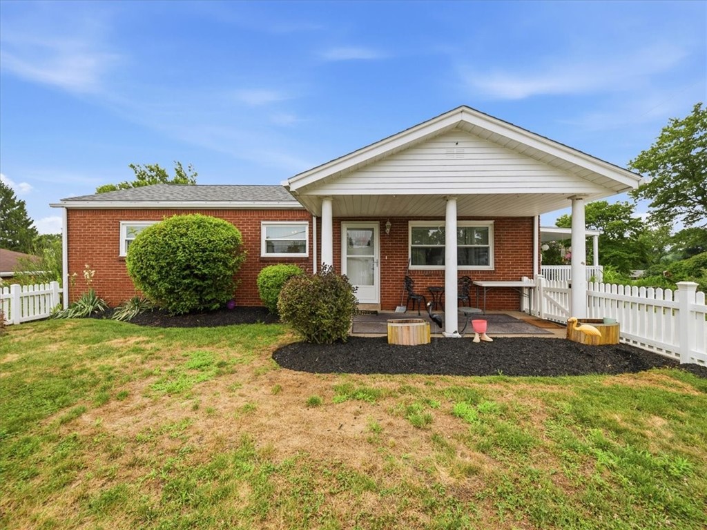 110 Crest Dr