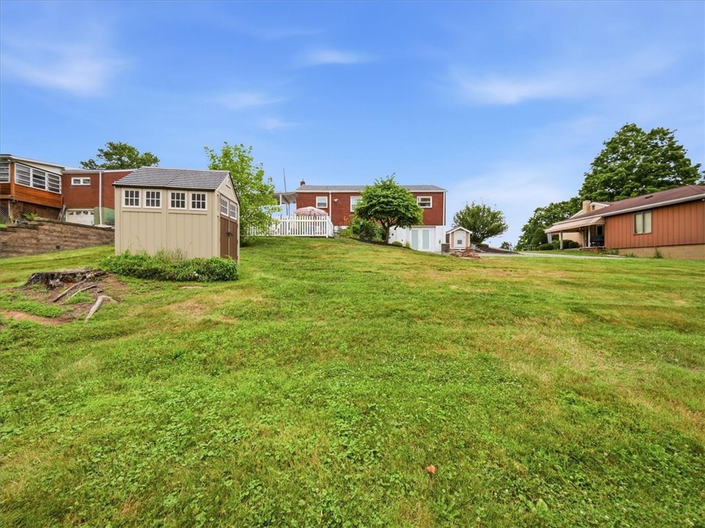 110 Crest Dr