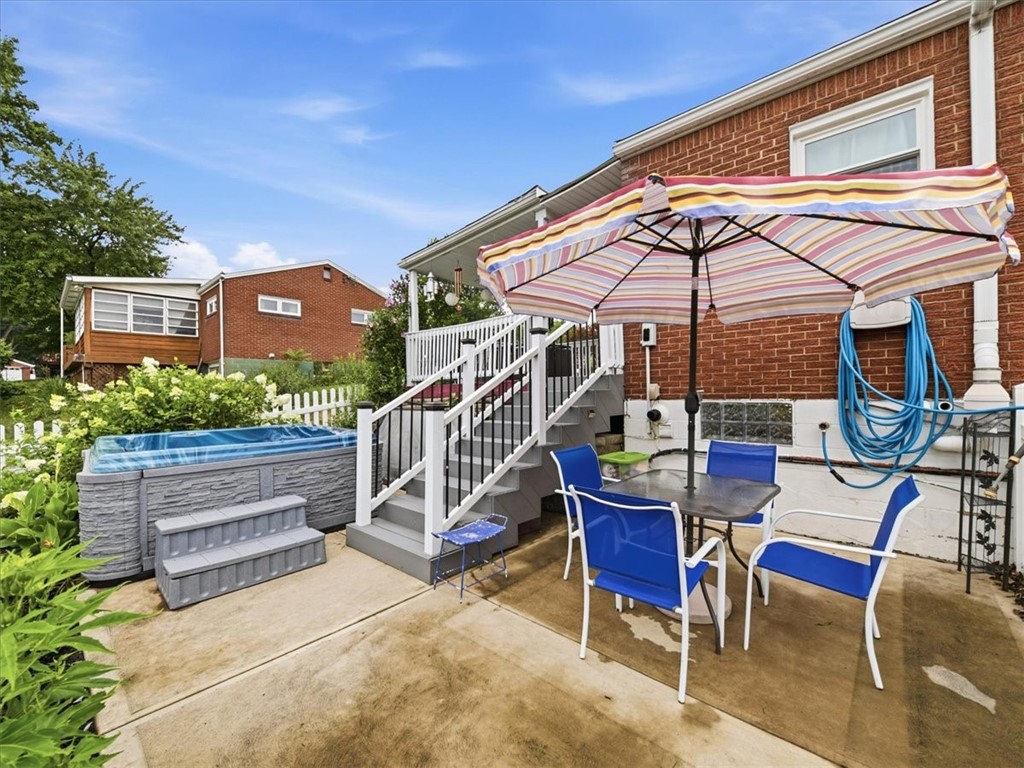 110 Crest Dr