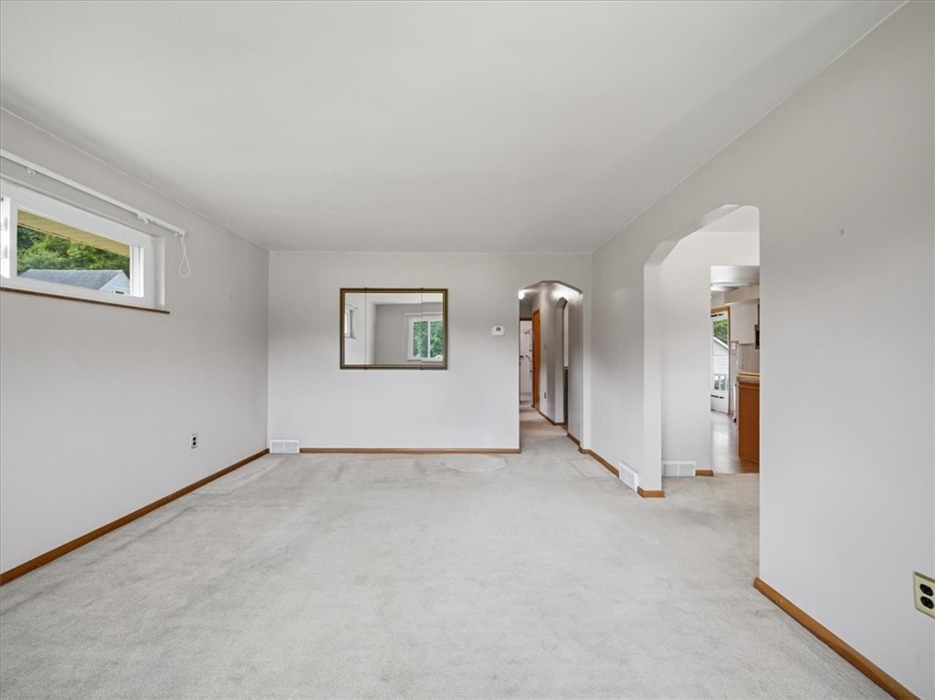 606 Golf Course Rd