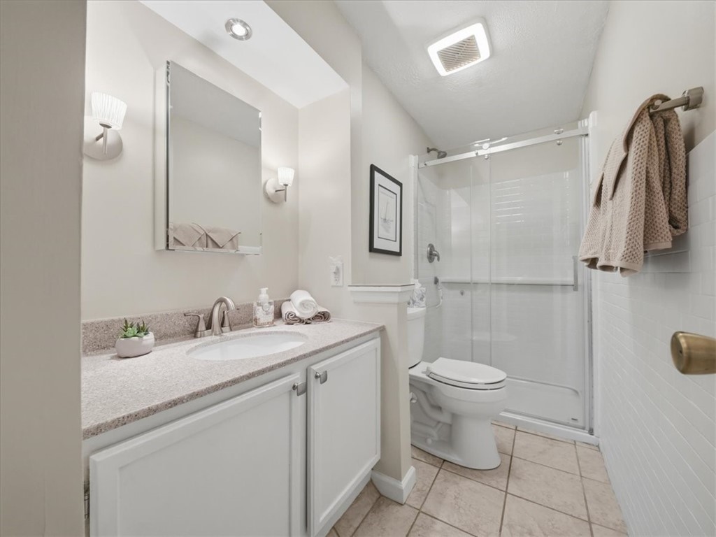 4025 Hancock Dr