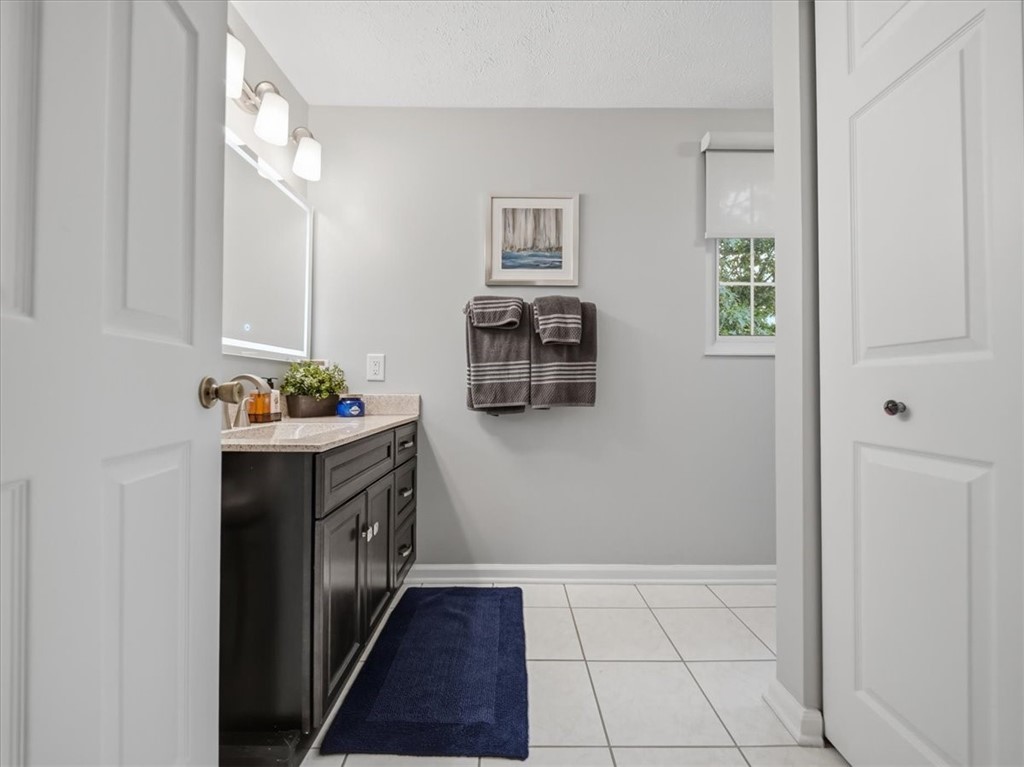 4025 Hancock Dr