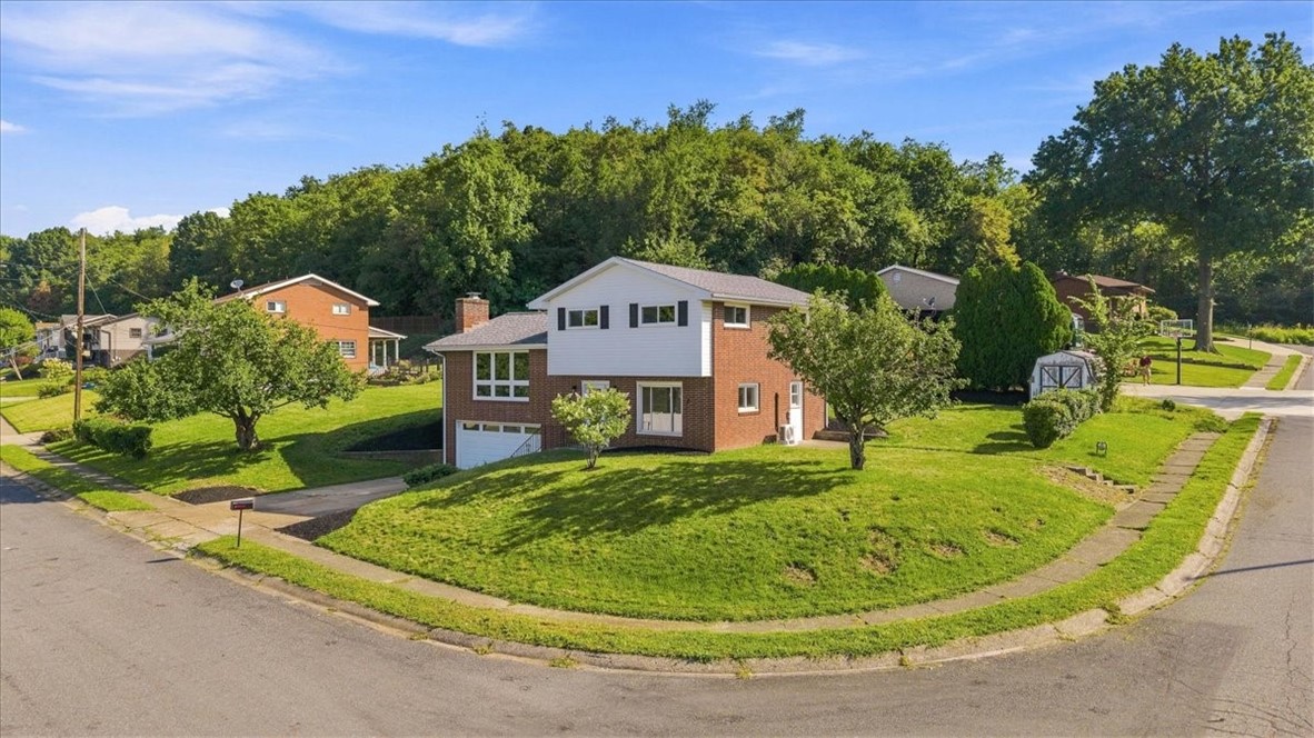1106 Fairlane Dr